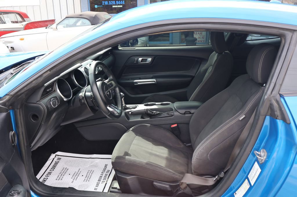 Used 2019 Ford Mustang Coupe RWD image 18