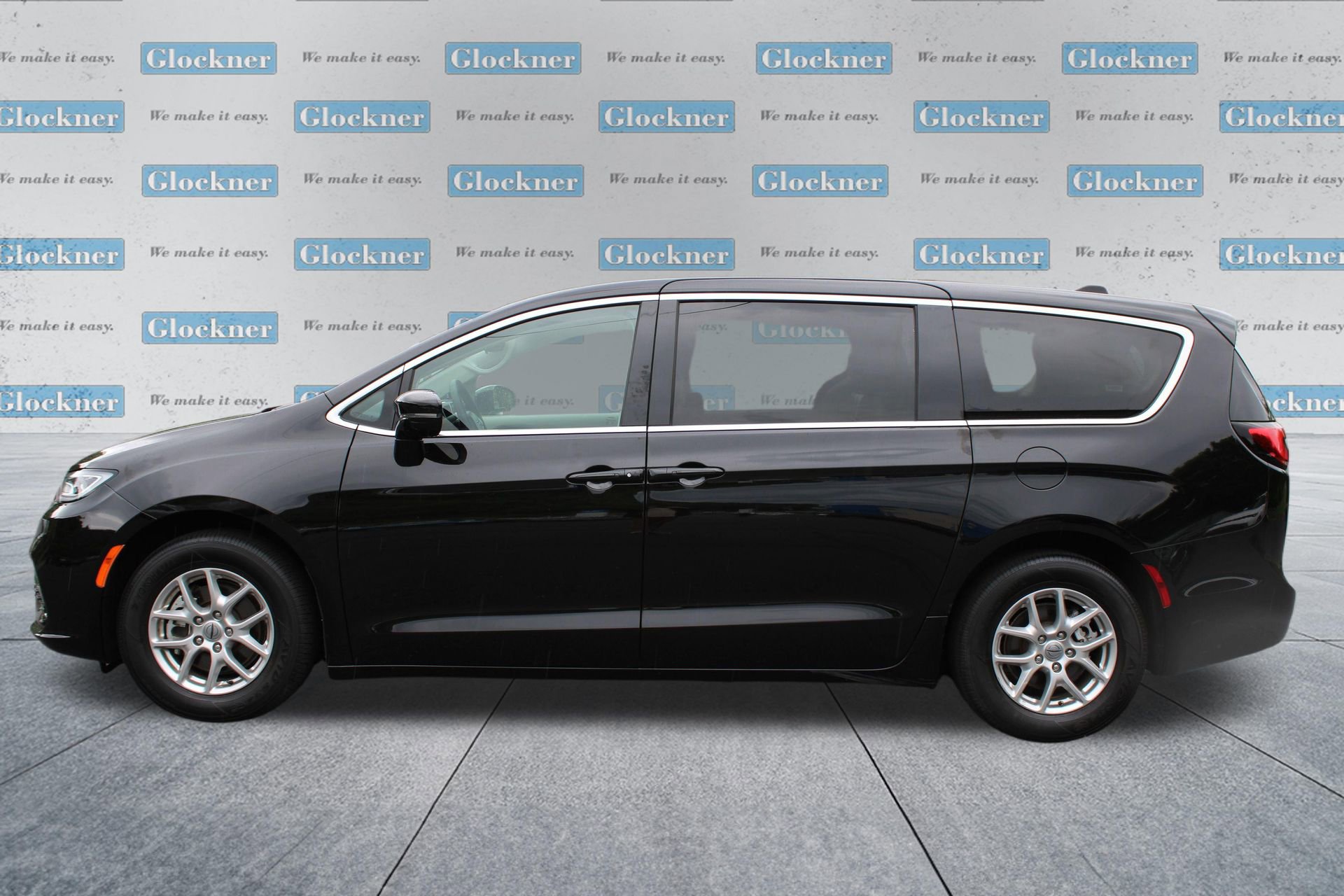 Used 2024 Chrysler Pacifica Touring-L FWD image 10