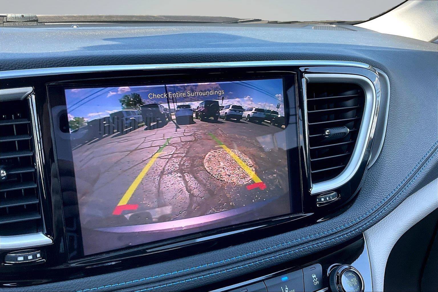 Used 2021 Chrysler Pacifica Touring w/ Cold Weather Group FWD image 20