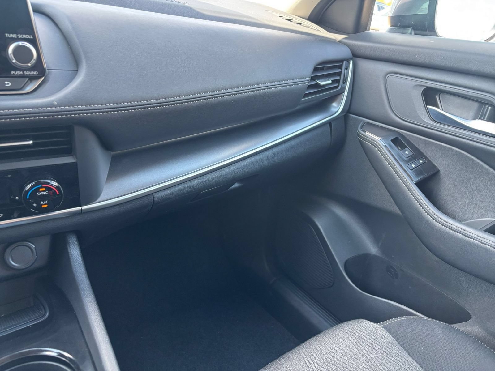 Used 2026 Nissan Rogue SV AWD/4WD image 36