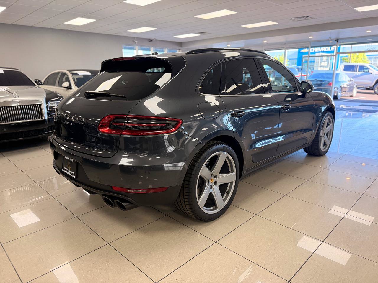 Used 2018 Porsche Macan AWD/4WD image 5