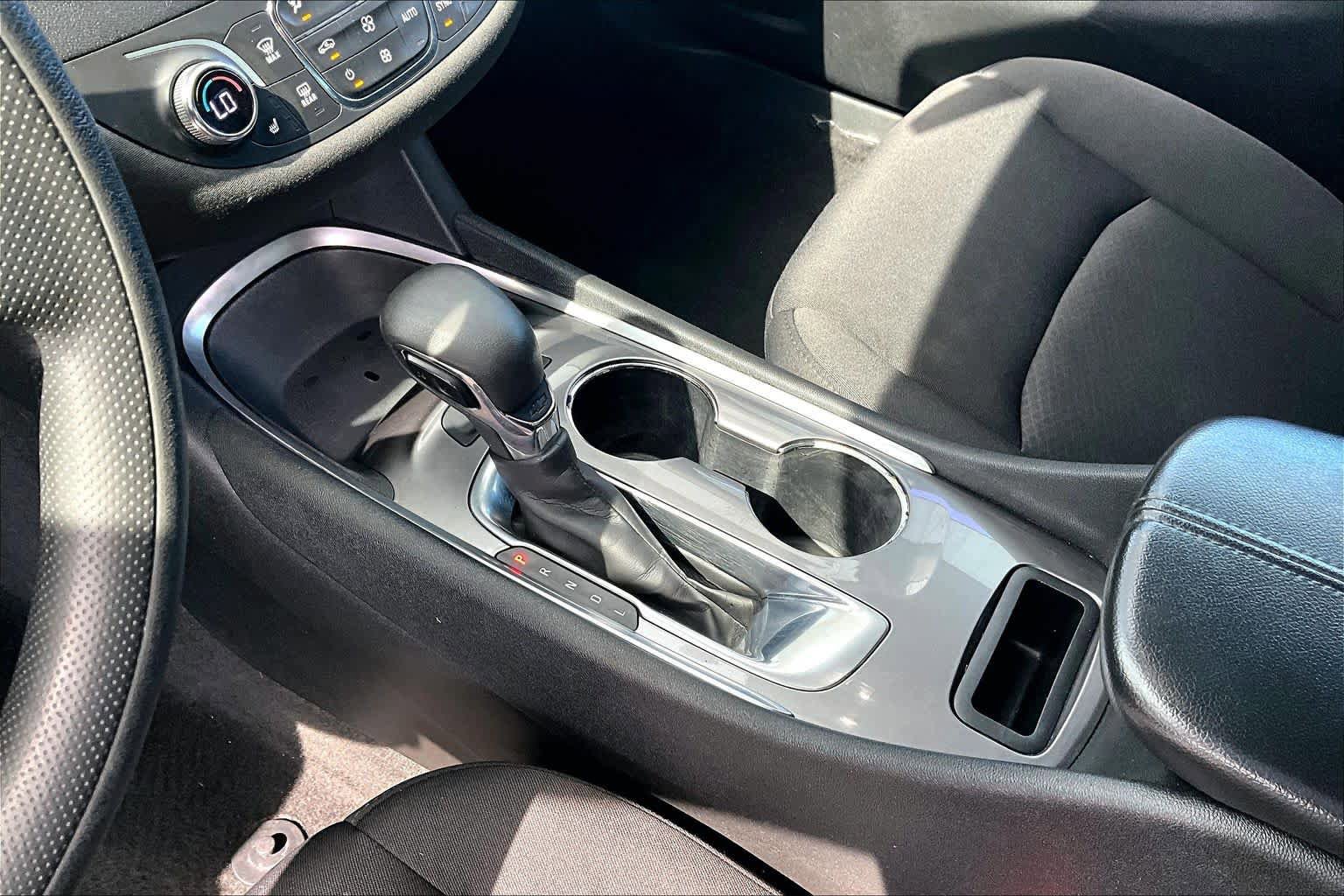 Used 2021 Chevrolet Malibu LT FWD image 16