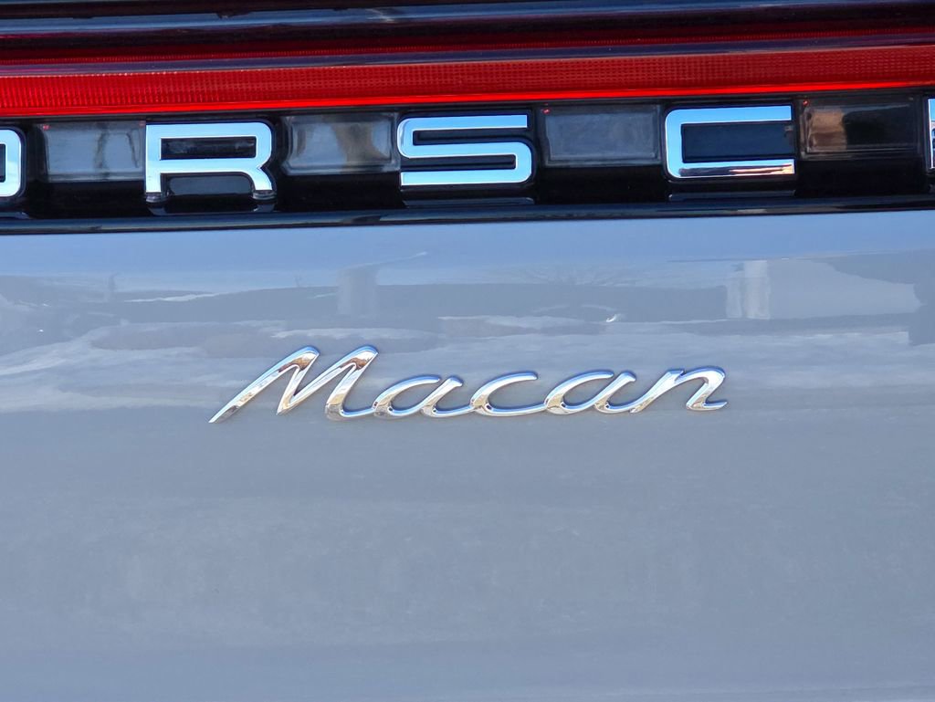 Certified 2025 Porsche Macan image 28