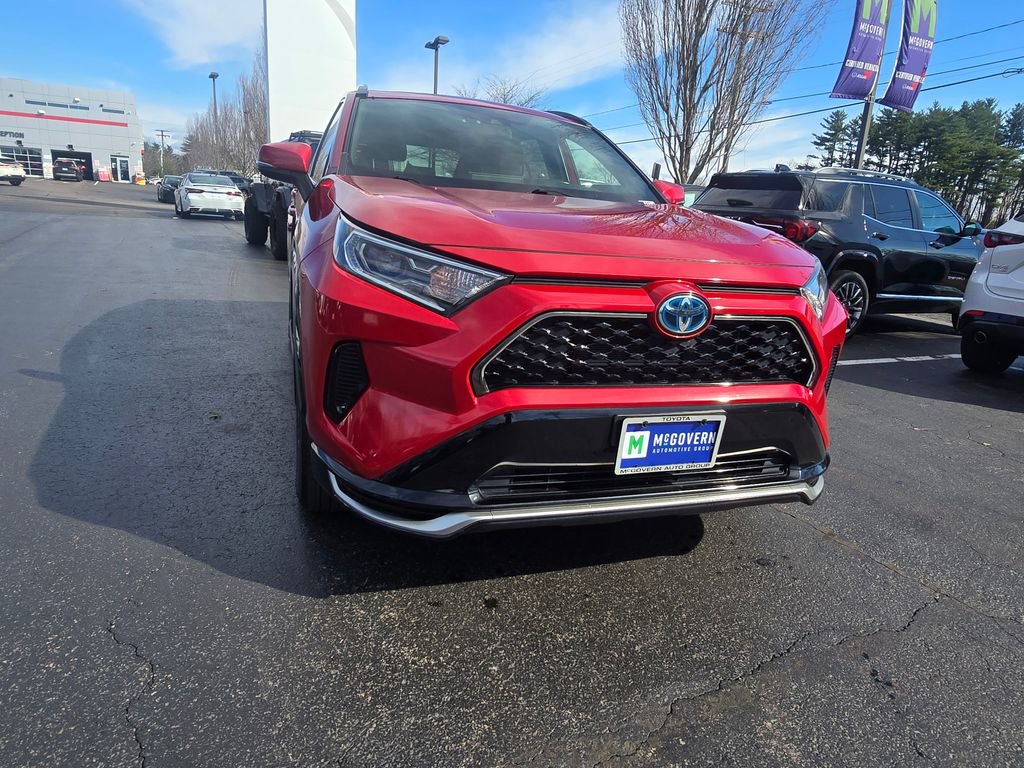 Used 2021 Toyota RAV4 SE w/ Weather & Moonroof Package AWD/4WD image 9