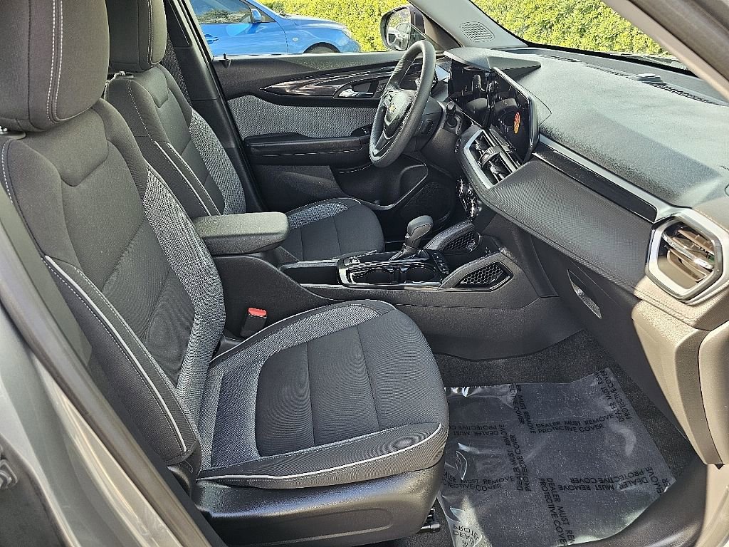 Used 2024 Chevrolet TrailBlazer LS image 17