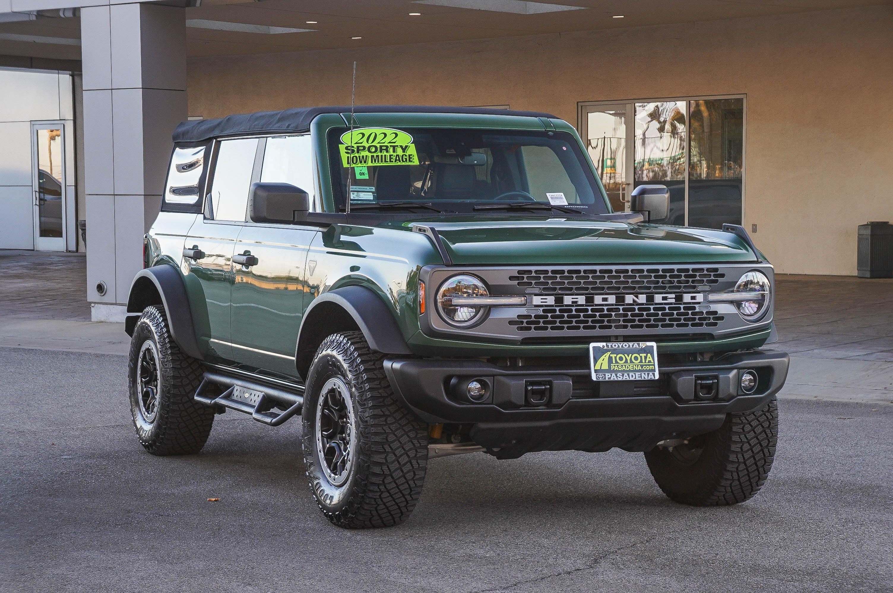 Used 2022 Ford Bronco Badlands w/ Sasquatch Package AWD/4WD image 3