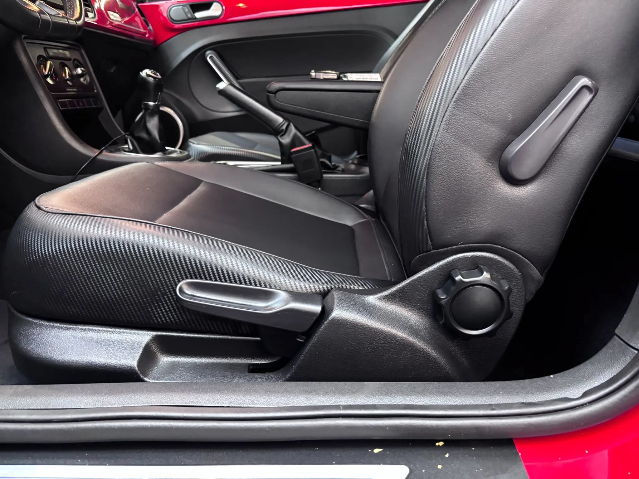 Used 2013 Volkswagen Beetle TDI FWD image 9