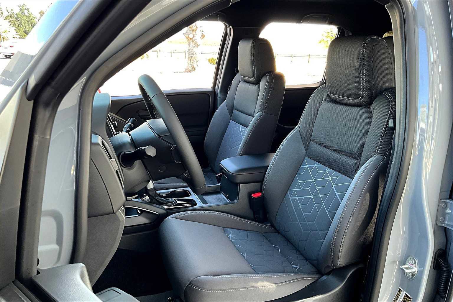 New 2026 Nissan Frontier SV image 9