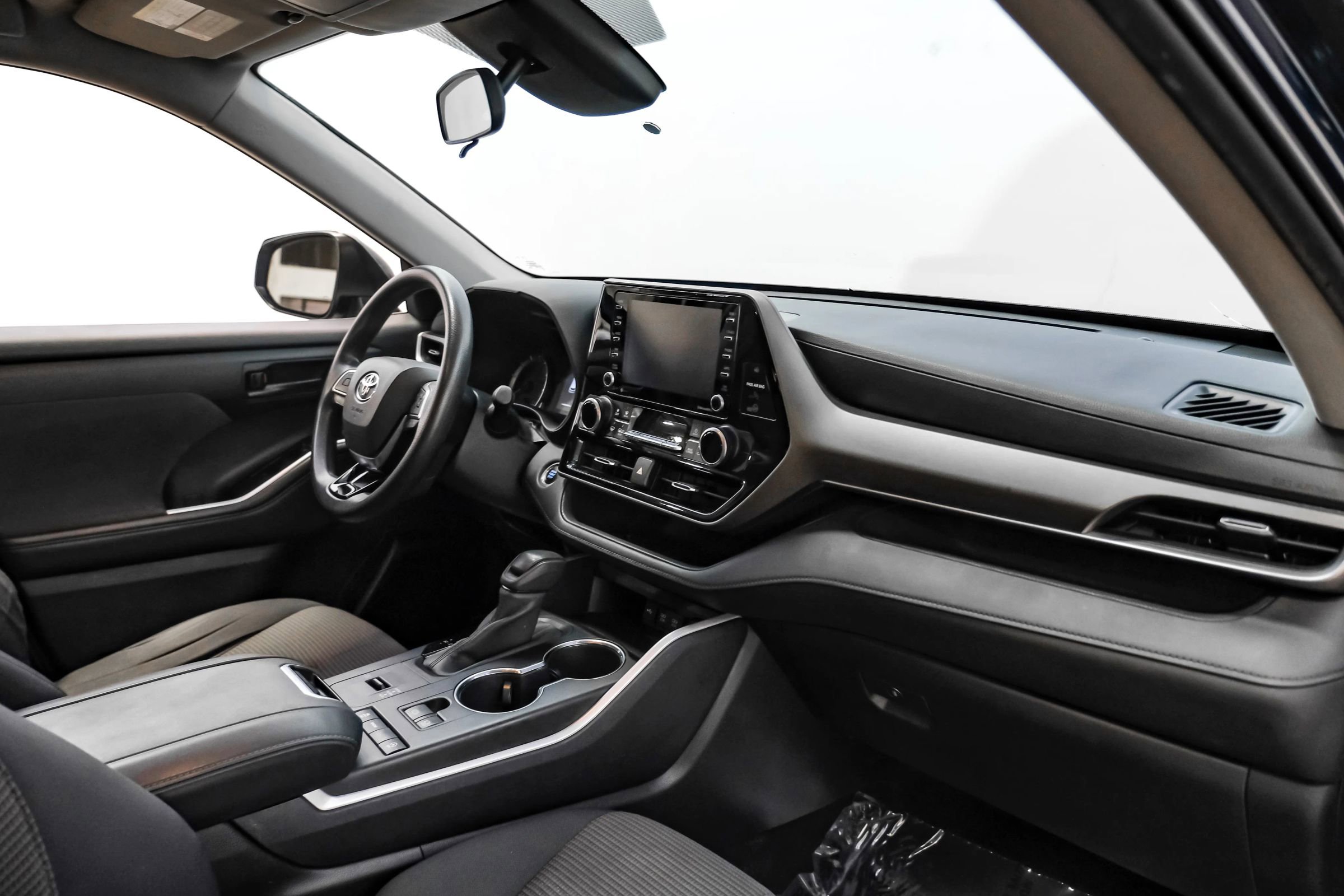 Used 2020 Toyota Highlander L FWD image 7