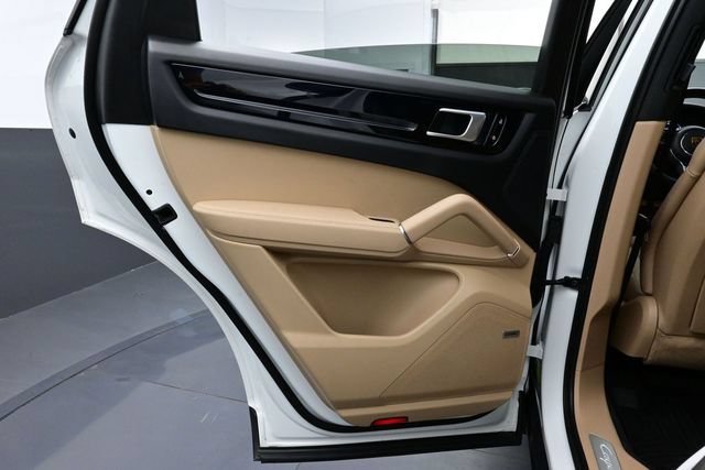 Certified 2021 Porsche Cayenne Coupe AWD/4WD image 13