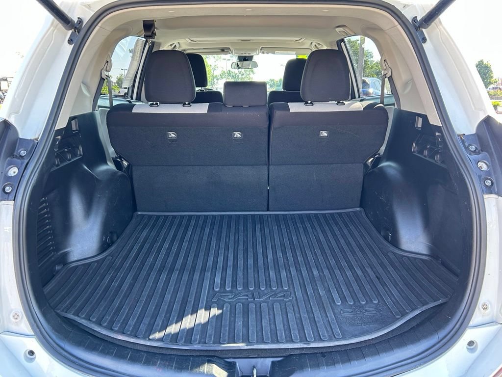 Used 2018 Toyota RAV4 XLE FWD image 28