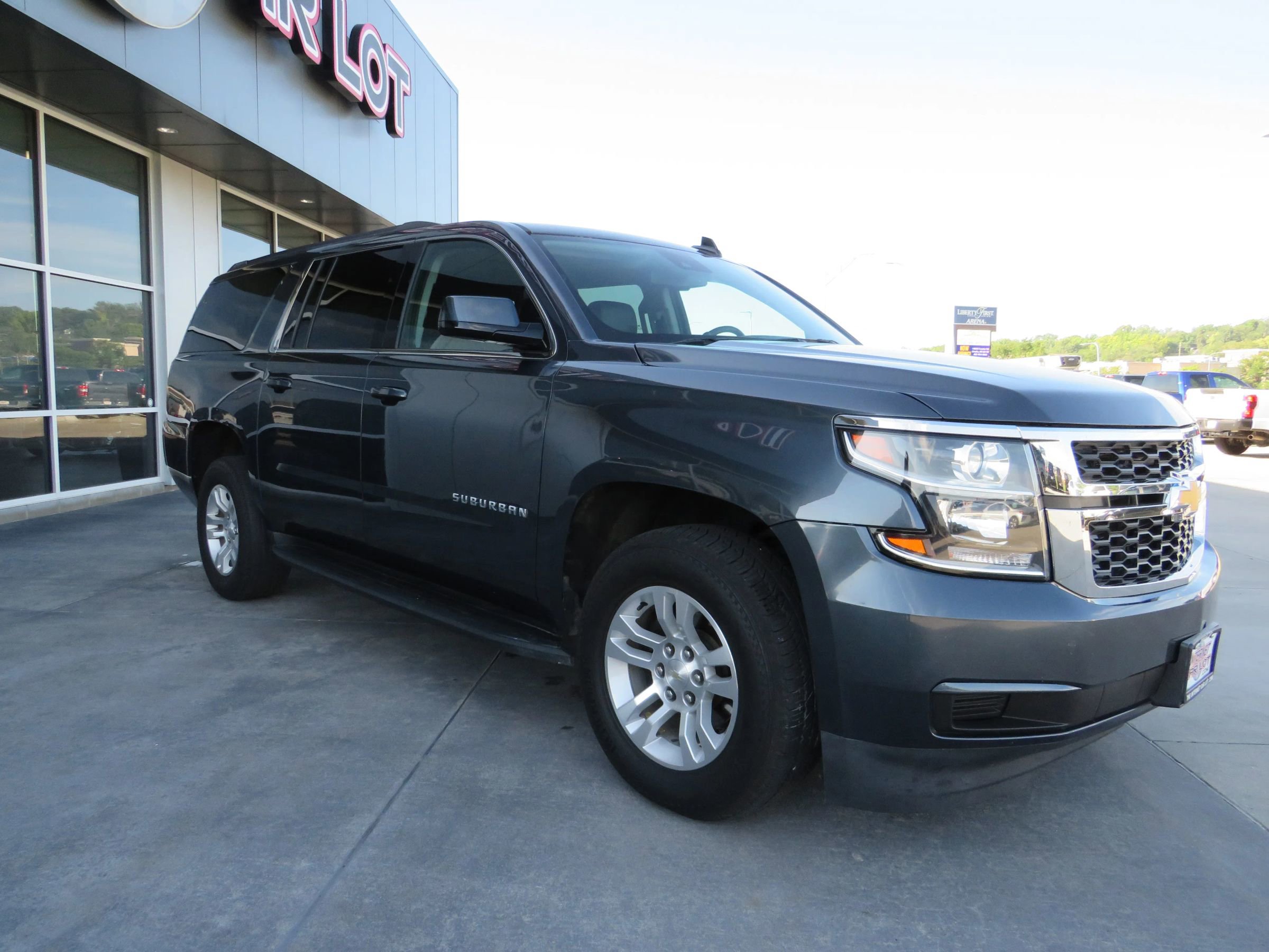 Used 2020 Chevrolet Suburban LT AWD/4WD image 9