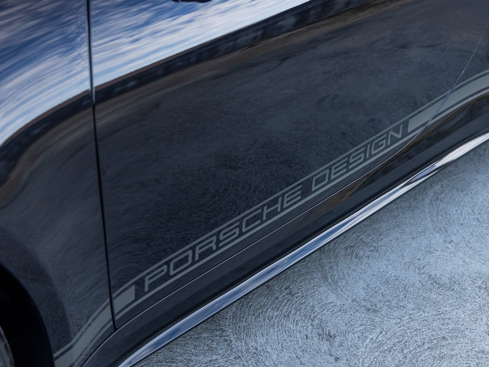 Certified 2022 Porsche 911 50th Anniversary Edition AWD/4WD image 18