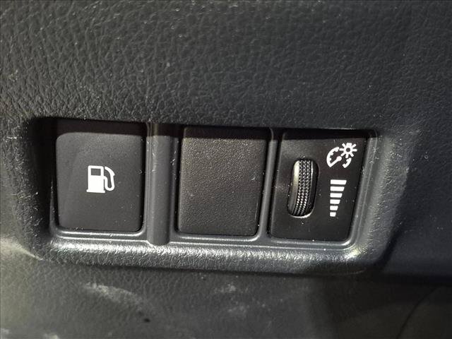 Used 2020 Toyota C-HR XLE FWD image 12