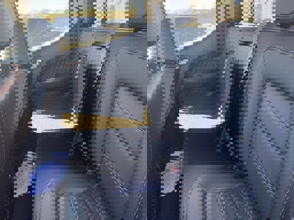 Used 2022 GMC Canyon Denali w/ Denali Black Edition Package image 17