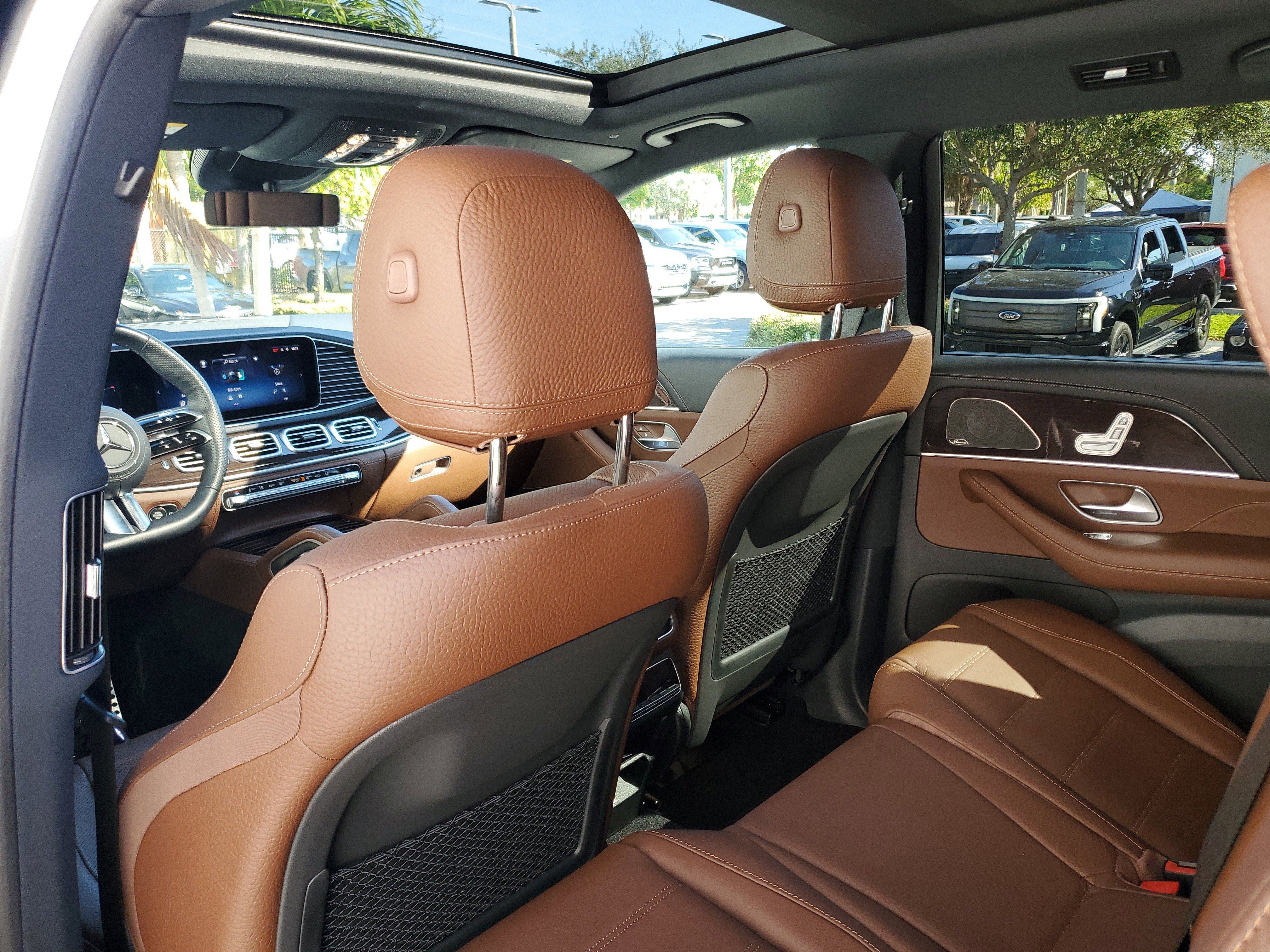 Used 2024 Mercedes-Benz GLS 450 4MATIC image 15