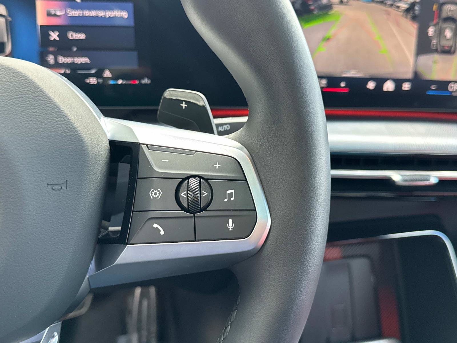 Used 2024 BMW X2 xDrive28i w/ Premium Package image 16