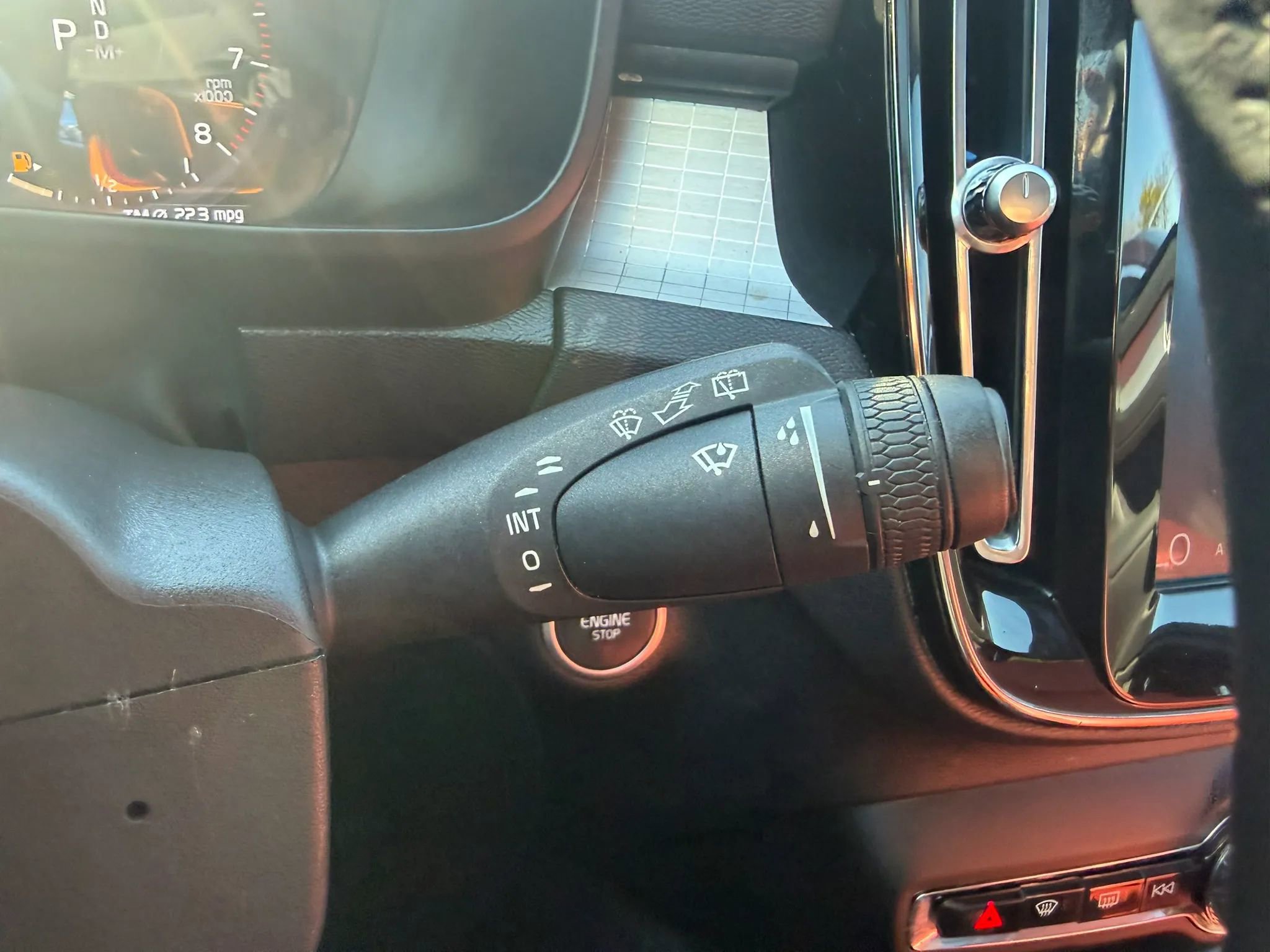 Used 2019 Volvo XC40 T5 Momentum AWD/4WD image 15