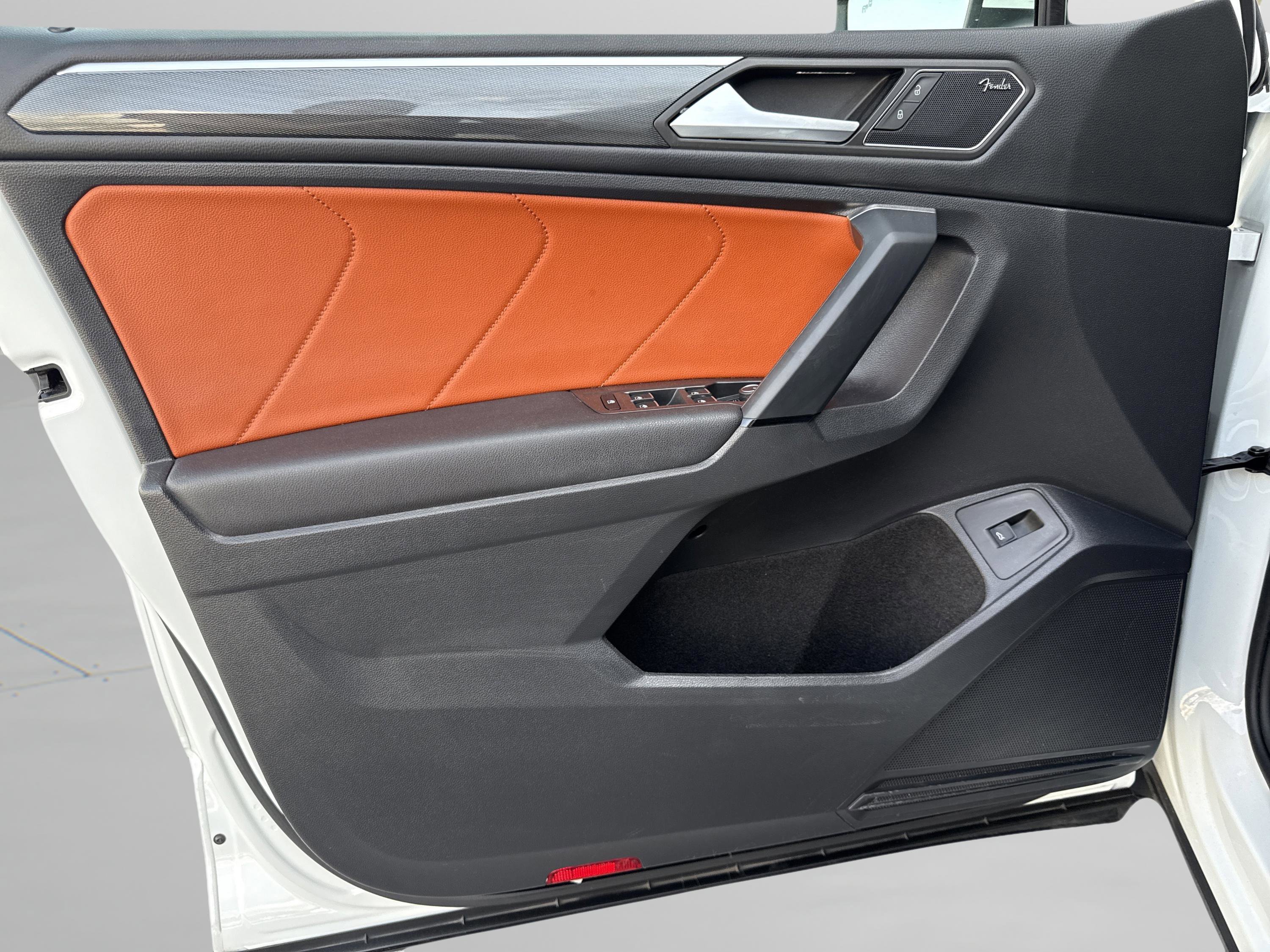 Used 2019 Volkswagen Tiguan SEL Premium image 25