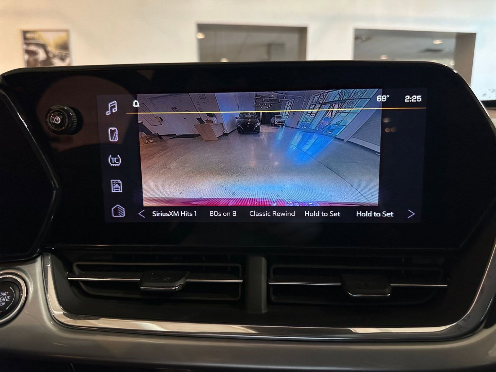 Used 2025 Chevrolet Trax LT FWD image 23