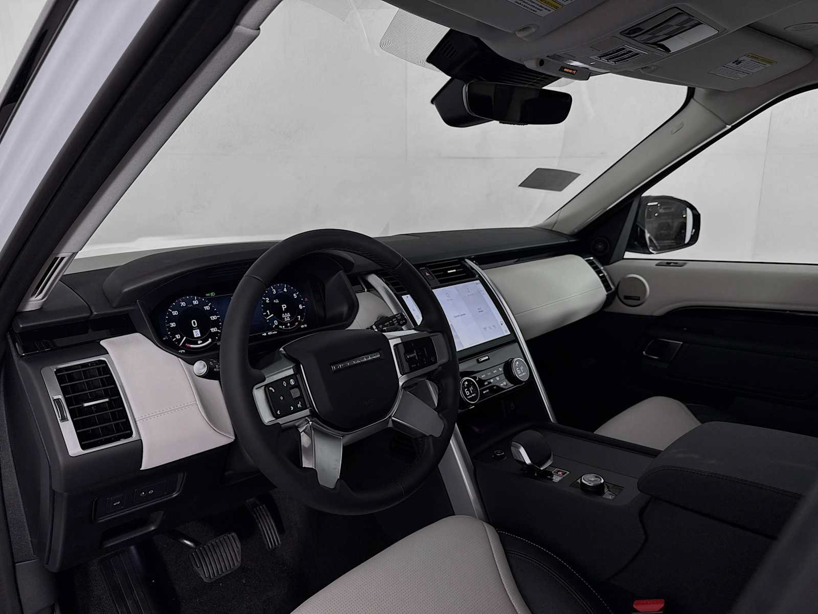 New 2025 Land Rover Discovery S AWD/4WD image 9