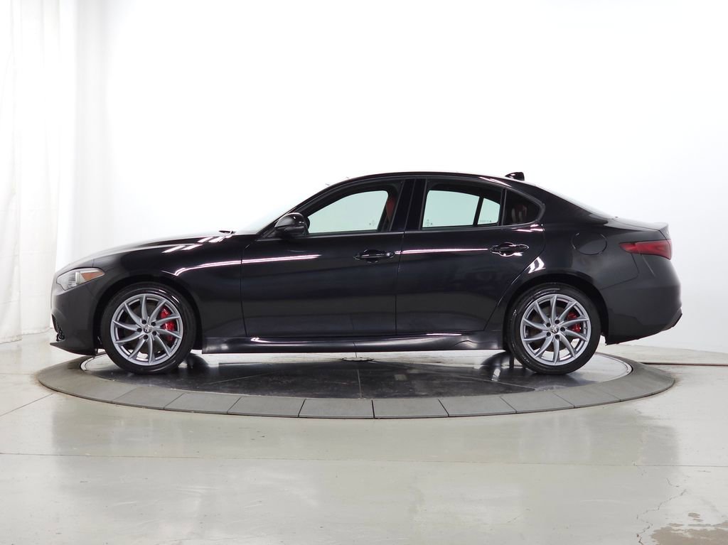 Used 2023 Alfa Romeo Giulia Sprint AWD/4WD image 6
