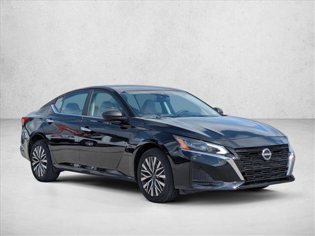 Used 2025 Nissan Altima 2.5 SV AWD/4WD image 3