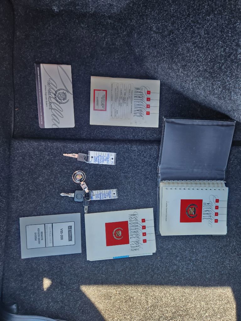 Used 1992 Cadillac Allante image 28