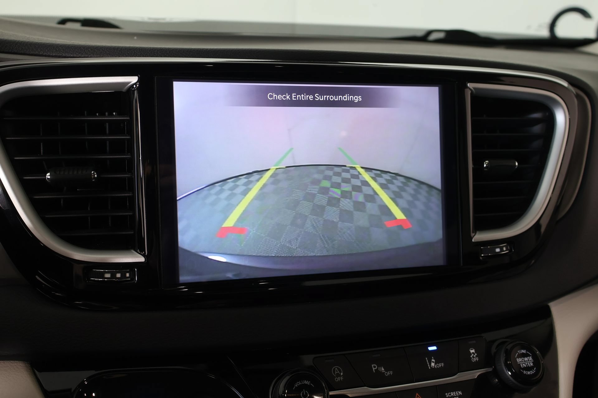 Used 2023 Chrysler Pacifica Touring-L FWD image 6