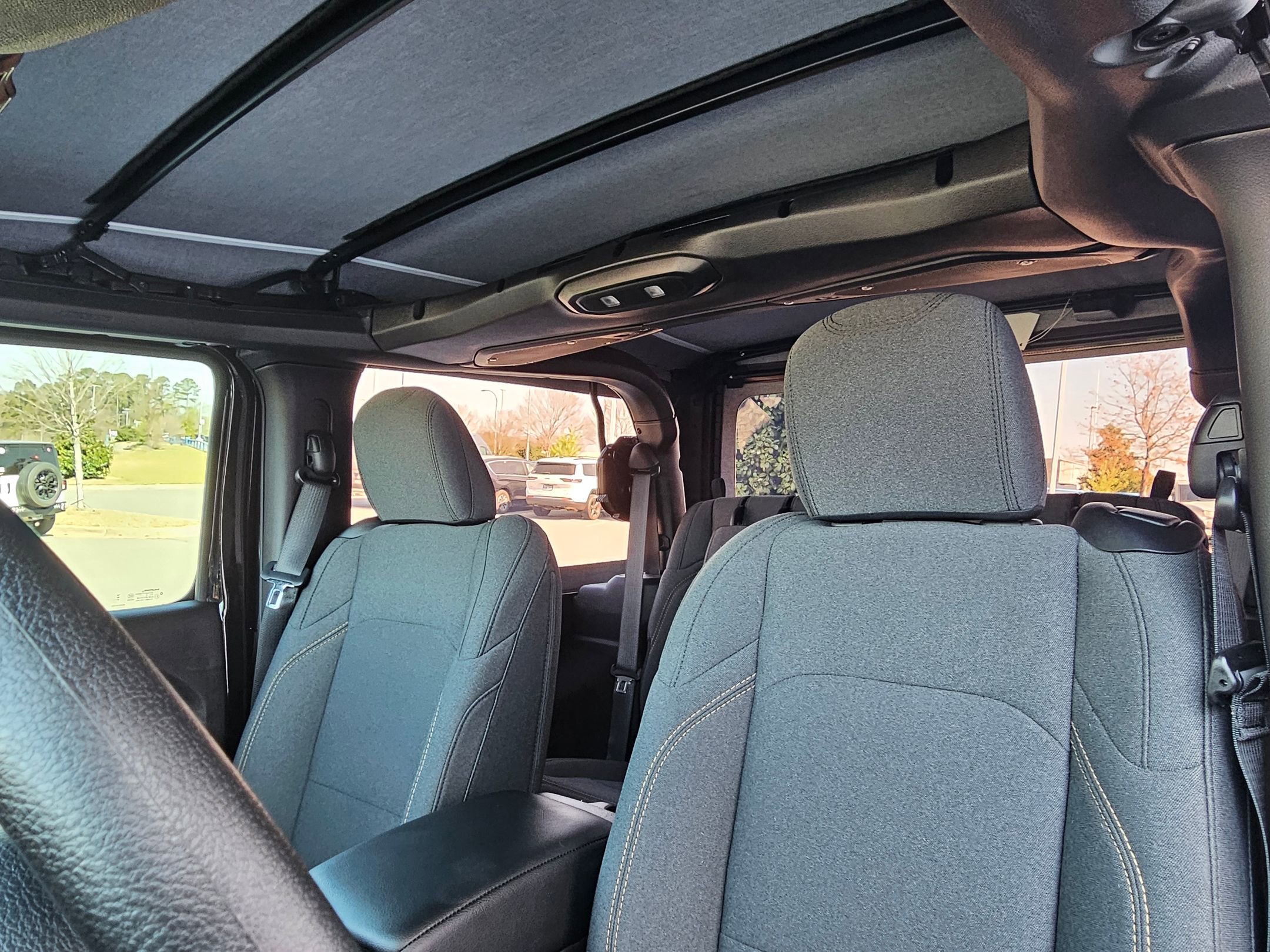 Used 2025 Jeep Wrangler Sport image 22