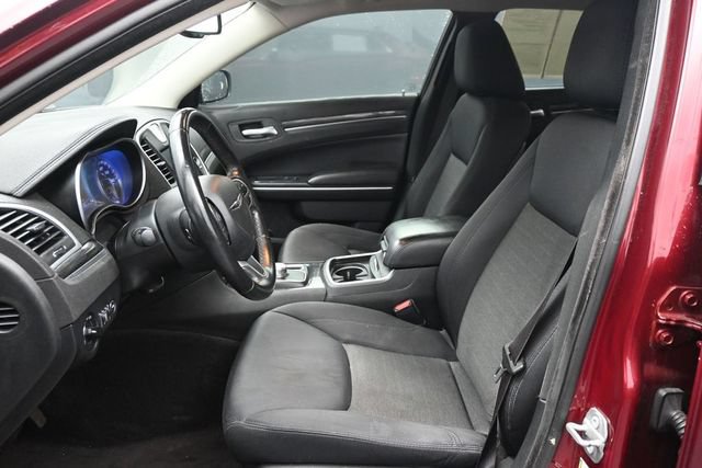 Used 2019 Chrysler 300 Touring w/ Chrome Appearance Package RWD image 7