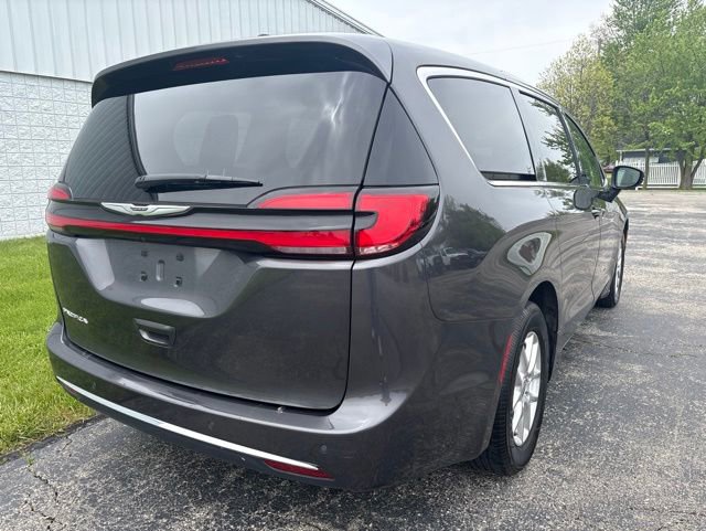 Used 2023 Chrysler Pacifica Touring-L FWD image 14