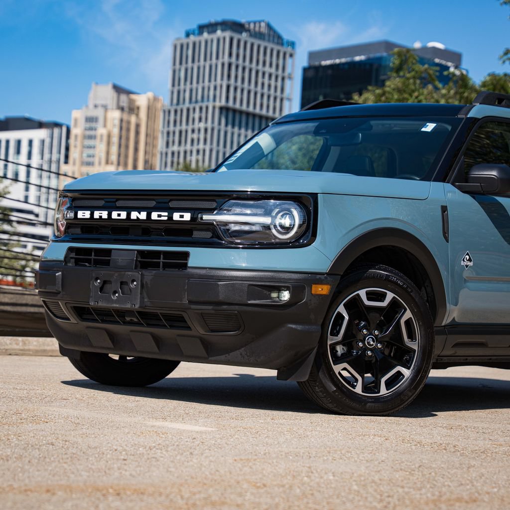 Used 2023 Ford Bronco Sport Outer Banks w/ Tech Package AWD/4WD image 2