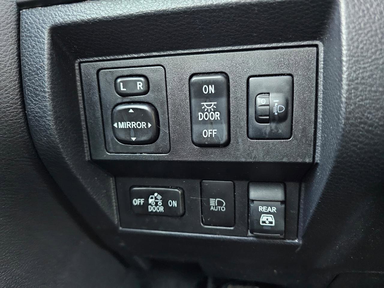 Used 2020 Toyota Tundra SR5 w/ SR5 Convenience Package image 41