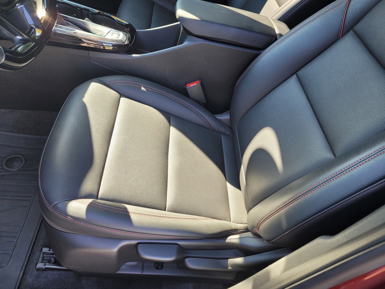 Used 2025 Chevrolet Trax RS w/ Driver Confidence Package image 14