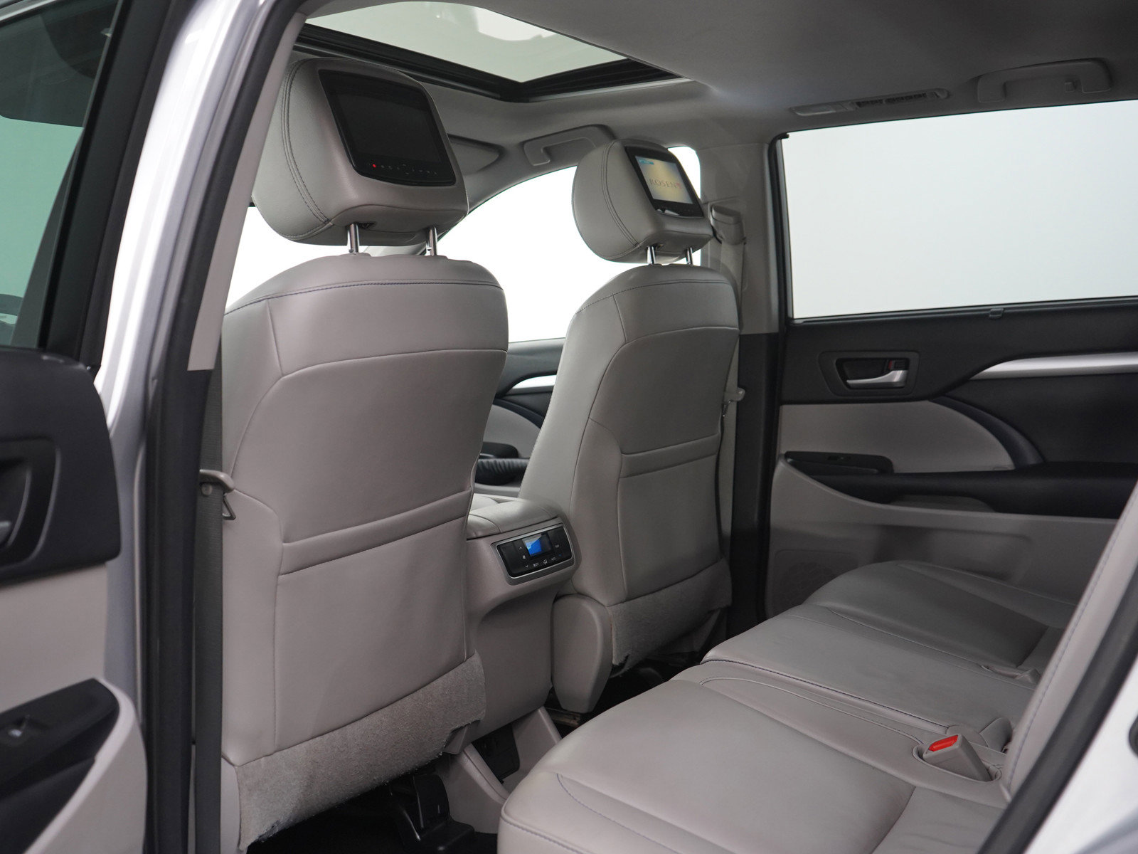Used 2015 Toyota Highlander XLE AWD/4WD image 22