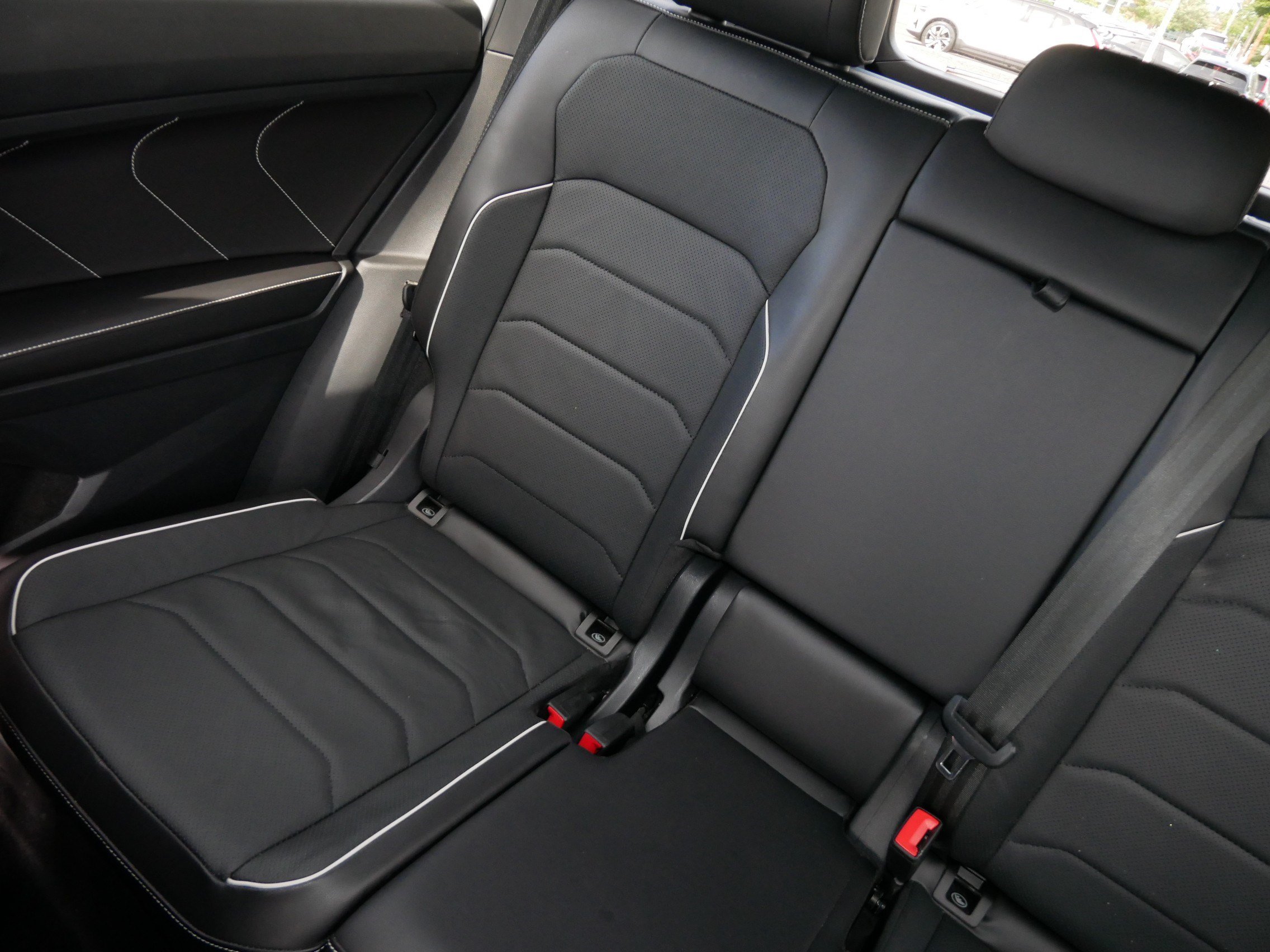 Certified 2024 Volkswagen Tiguan SEL R-Line AWD/4WD image 12