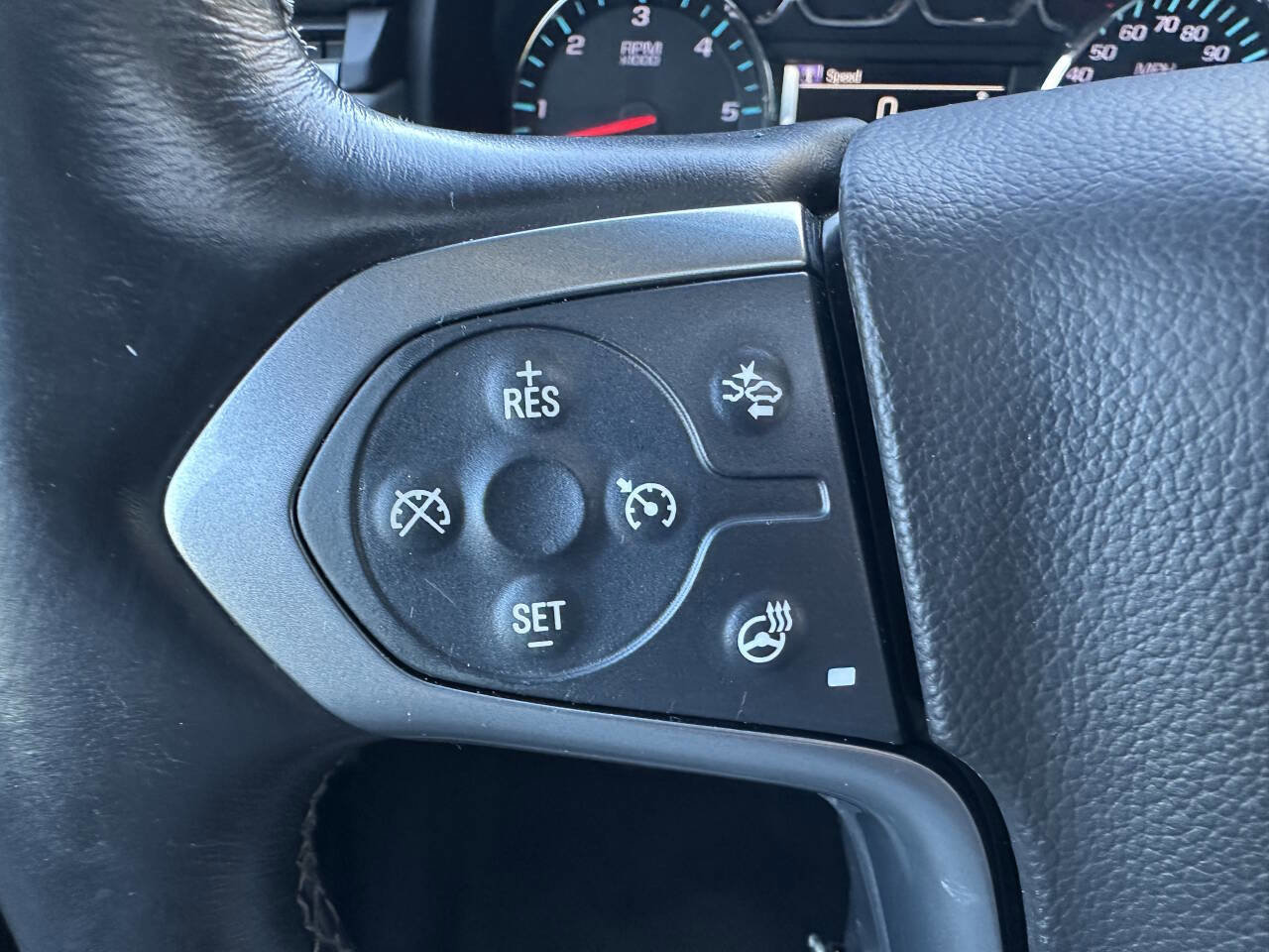 Used 2015 Chevrolet Suburban LT w/ Luxury Package AWD/4WD image 23