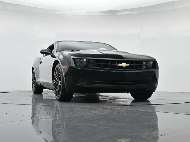Used 2013 Chevrolet Camaro LS RWD image 35