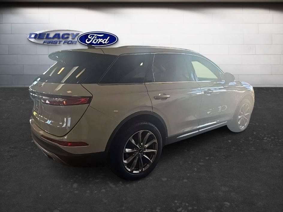 Used 2022 Lincoln Corsair AWD w/ Premium Package image 8