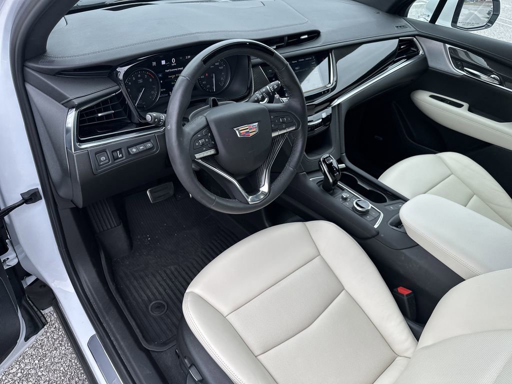 Certified 2025 Cadillac XT6 Sport w/ Technology Package AWD/4WD image 16