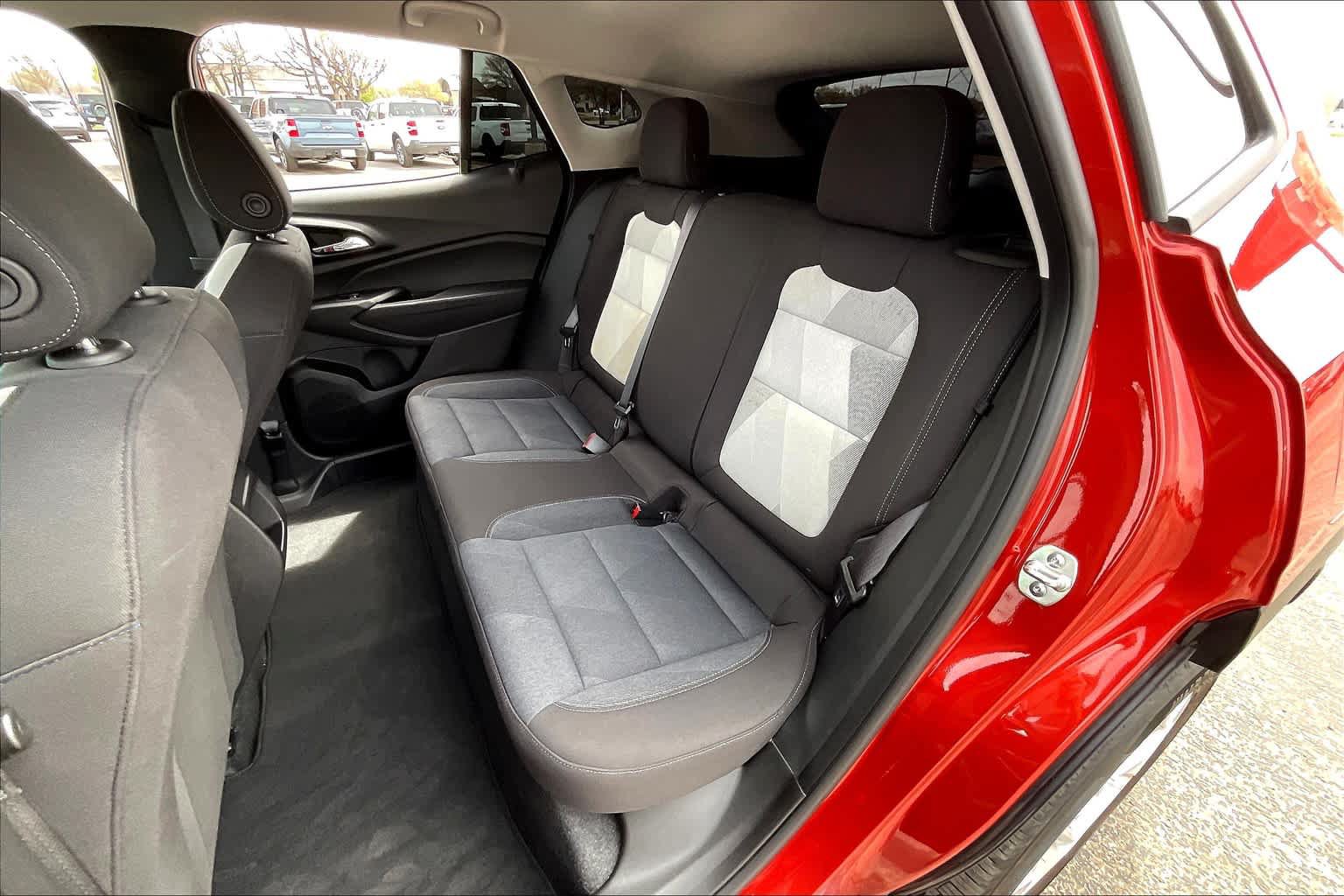 Used 2024 Chevrolet Trax LS w/ LS Convenience Package FWD image 20