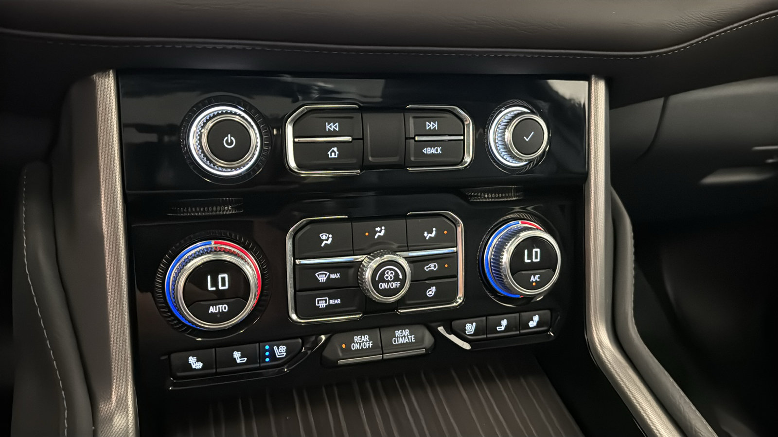 Used 2024 GMC Yukon Denali w/ Denali Reserve Package AWD/4WD image 20