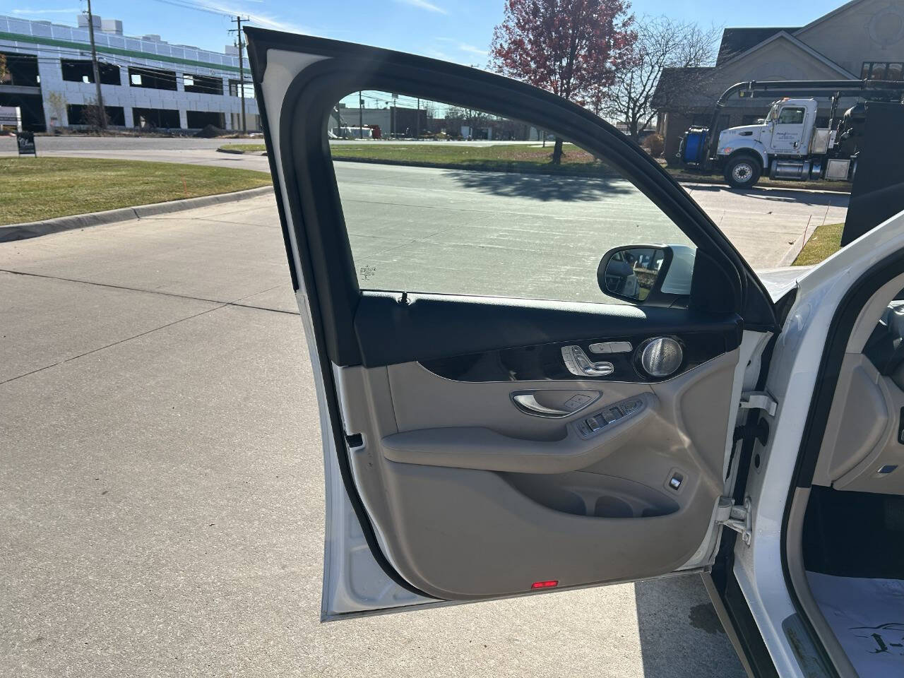 Used 2018 Mercedes-Benz GLC 300 4MATIC image 37