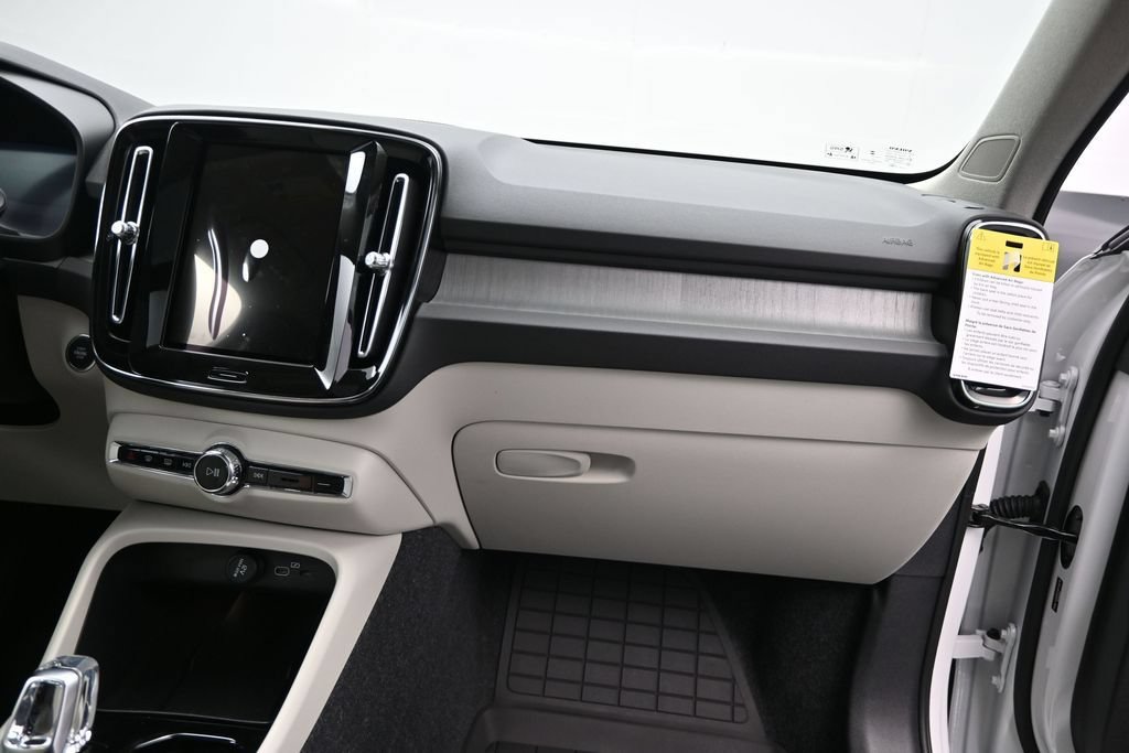 New 2026 Volvo XC40 B5 Plus w/ Climate Package AWD/4WD image 21