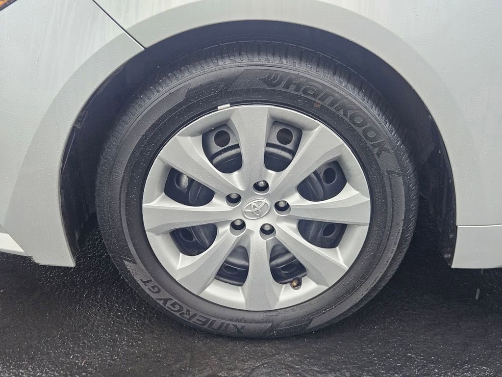 Used 2025 Toyota Corolla LE image 38