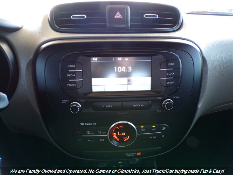 Used 2017 Kia Soul + FWD image 34