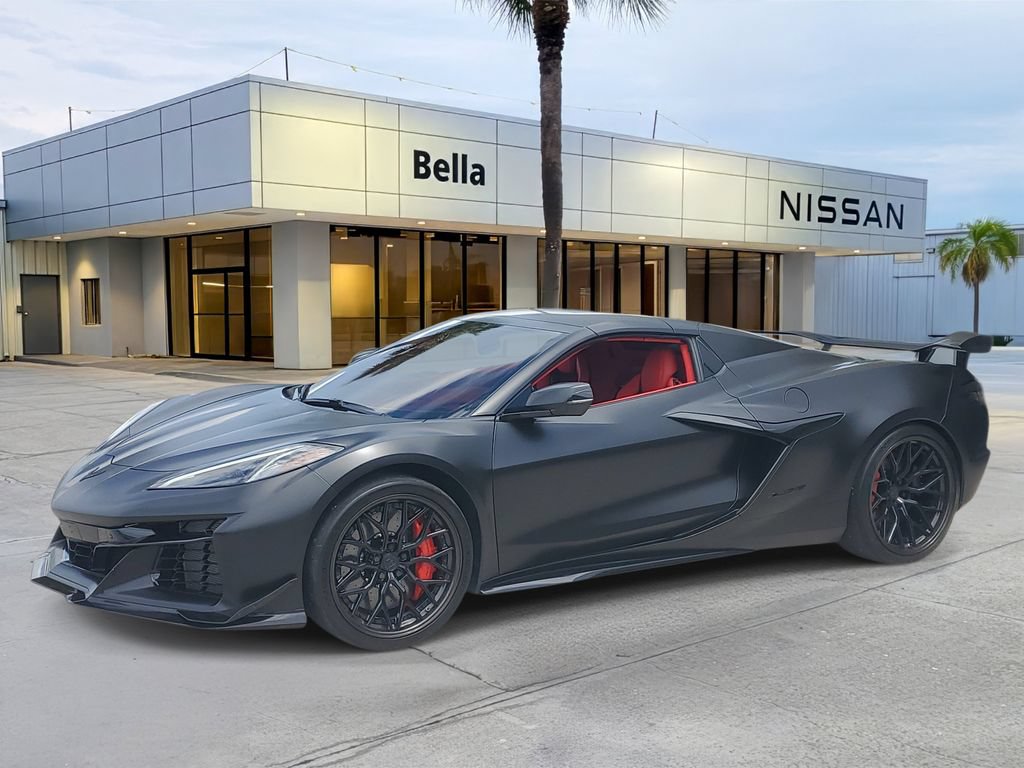 Used 2024 Chevrolet Corvette Z06 w/ Z07 Performance Package RWD image 2