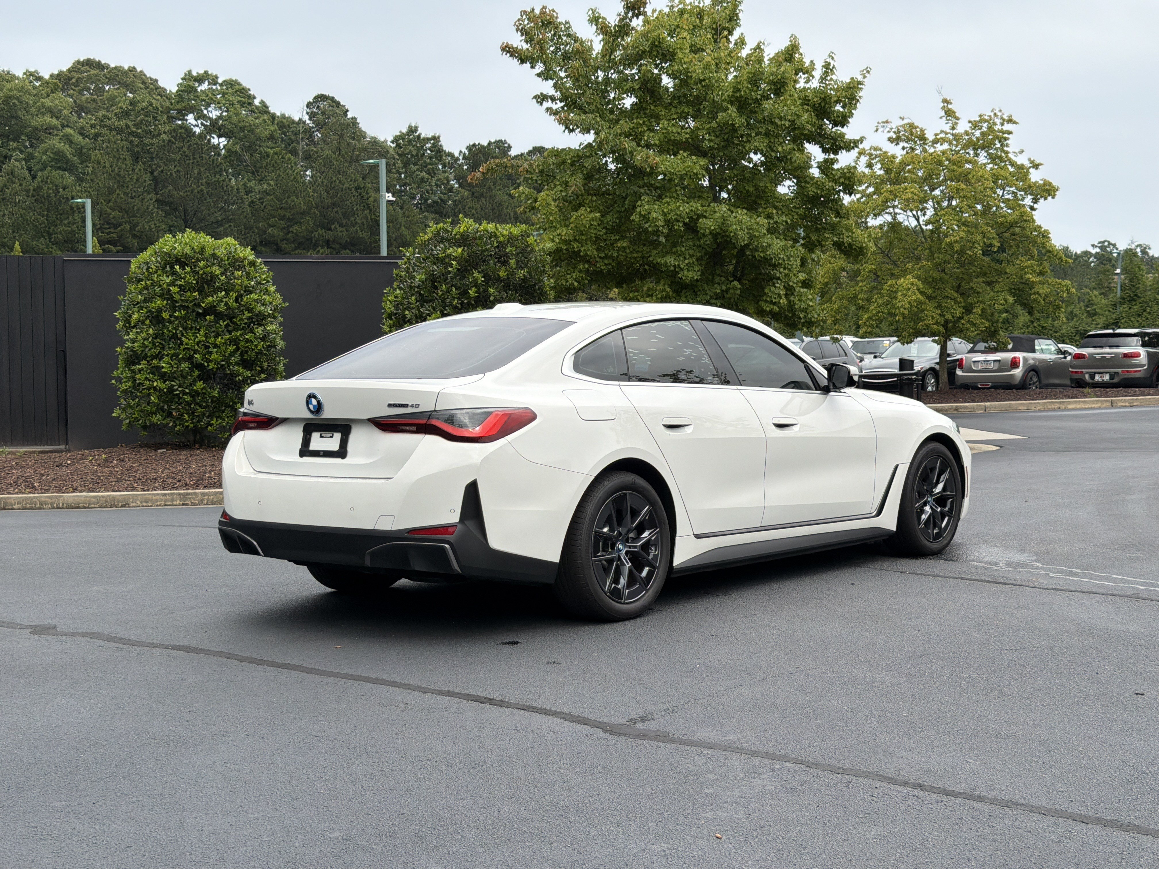 Used 2023 BMW i4 eDrive40 RWD image 3