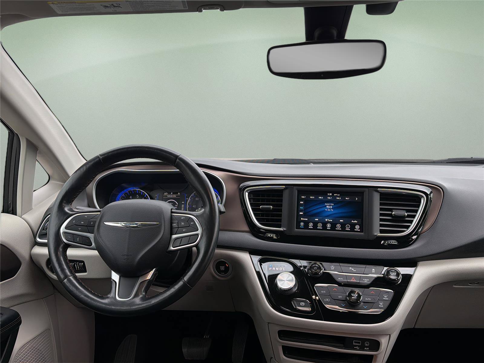 Used 2019 Chrysler Pacifica Touring-L FWD image 9